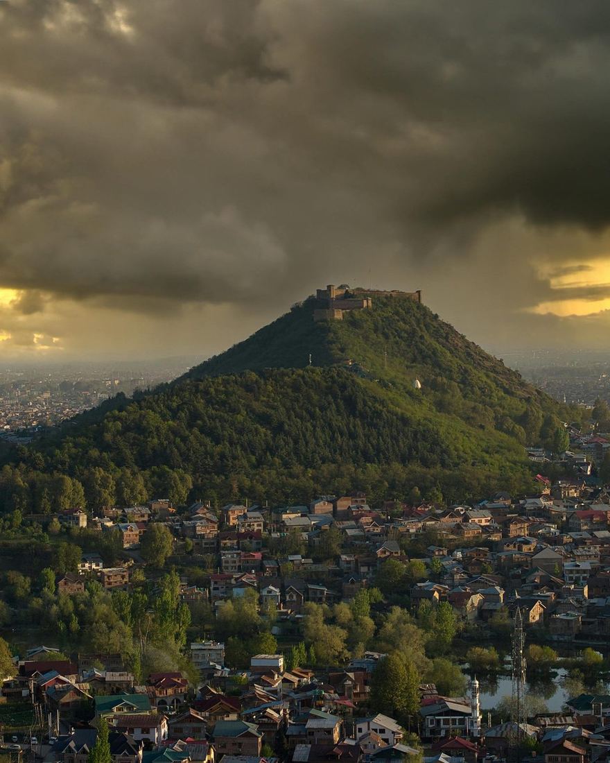 Hari Parbat fort over Srinagar city at dusk